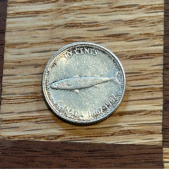 Canadian Centennial 10 Piece Coin featuring Queen Elizabeth & a mackerel fish - Picture 2 of 5